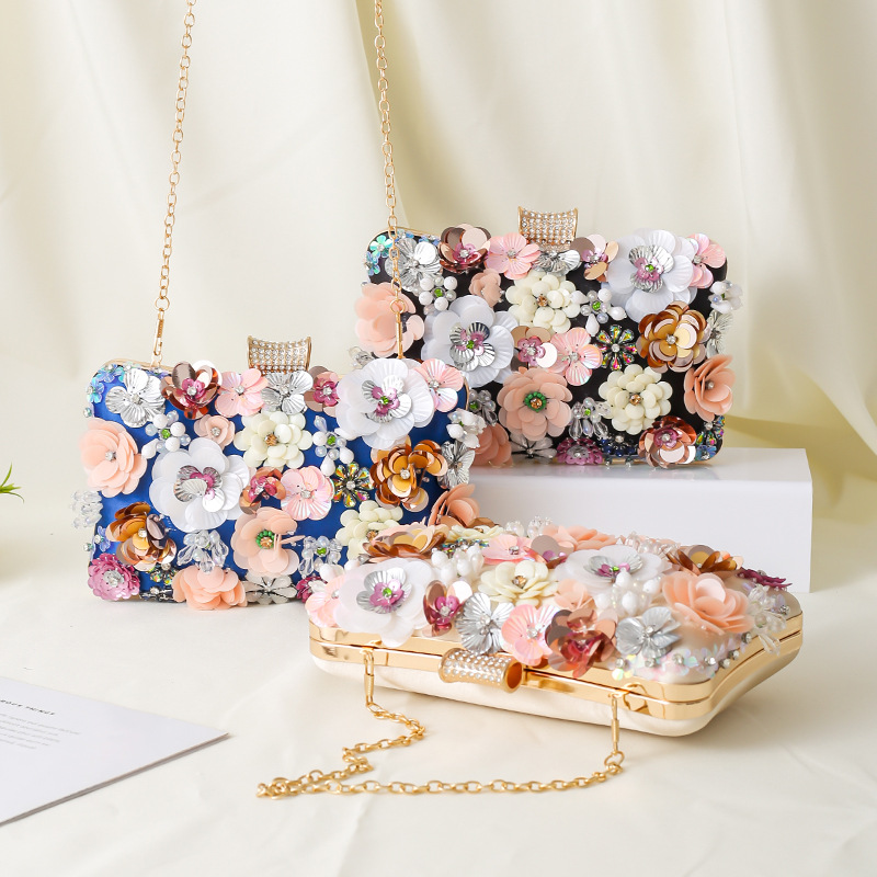 Bolso de mano con flores de primavera