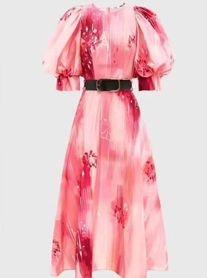 Vestido estampado rosa con cuello redondo y mangas abullonadas